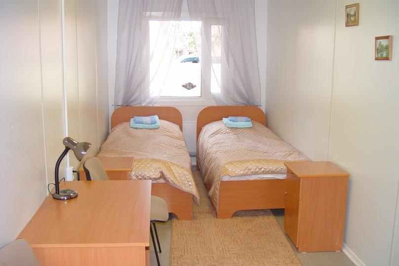 Комната общежития с одноярусными кроватями