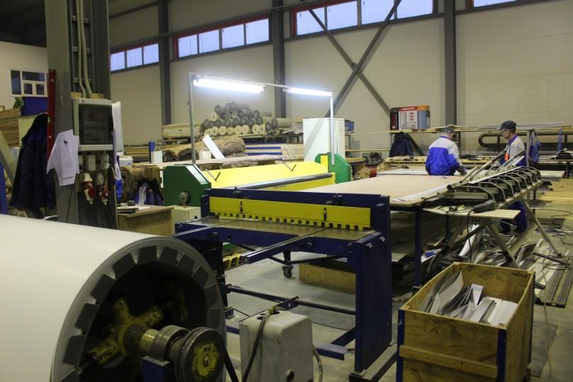 Таких станов у нас 2 и адаптированы они под производство различных фасонных элементов наших модульных зданий.