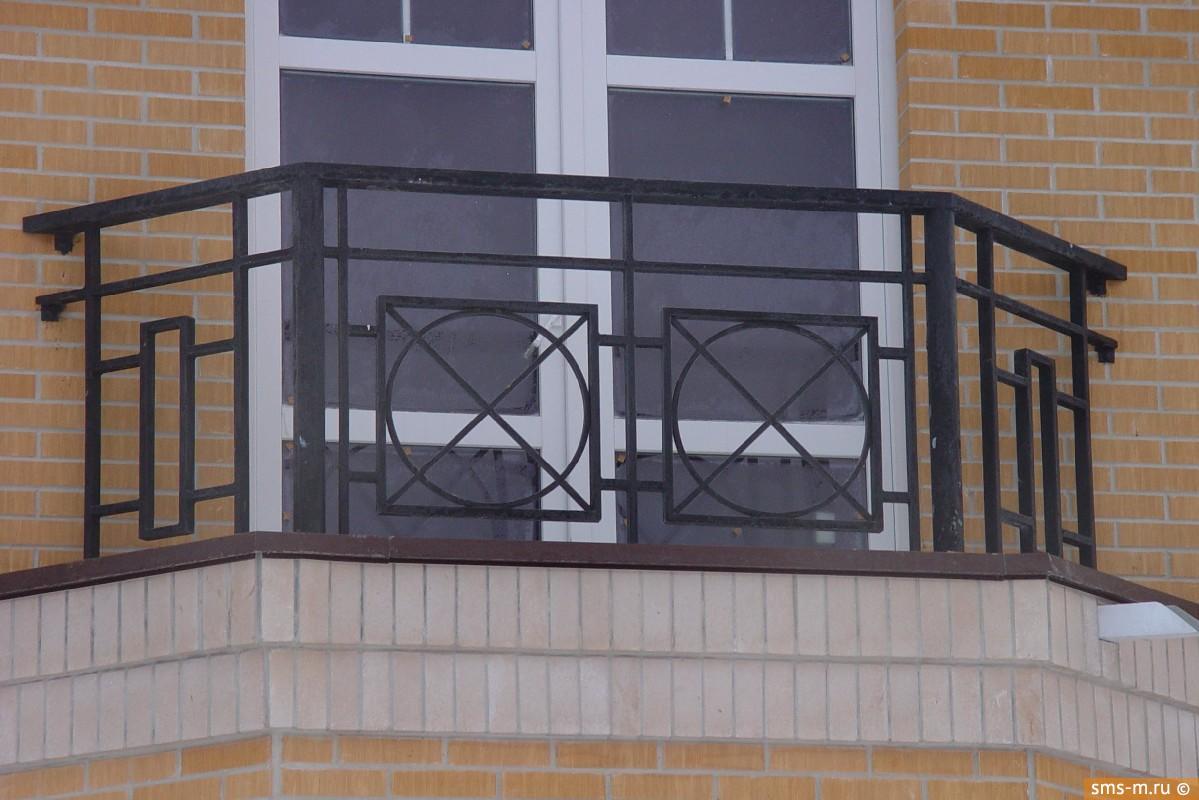 Небольшое хитрое балконное ограждение