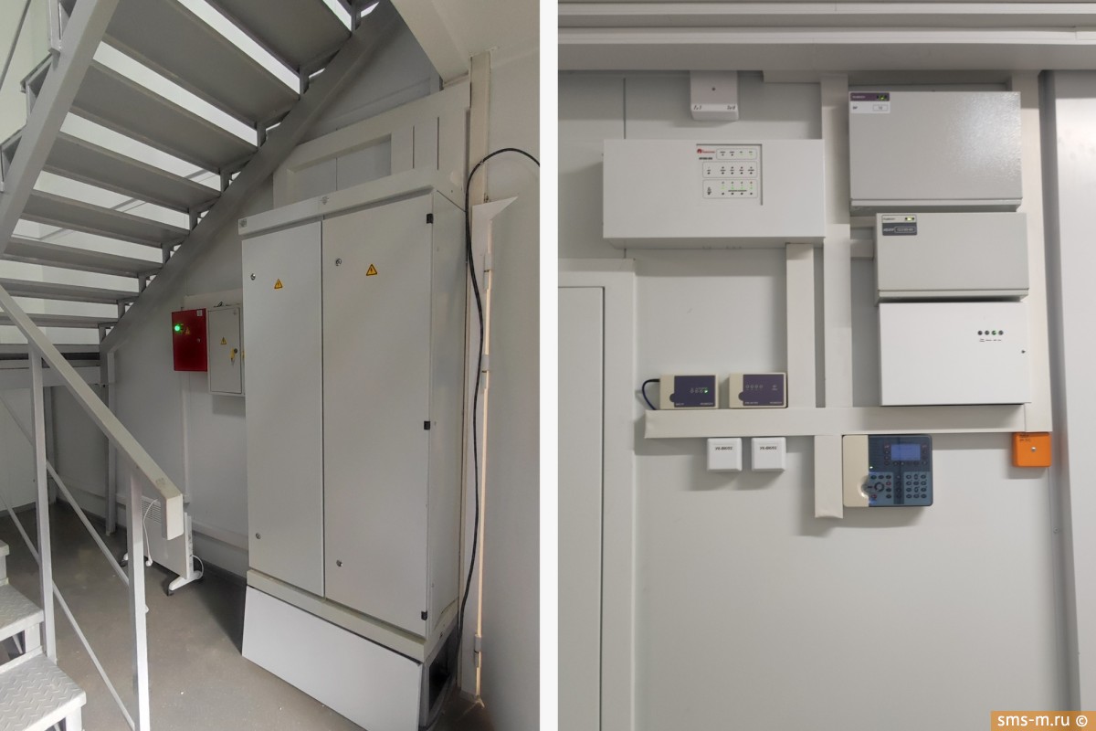 Лестница на второй этаж и электрощиток