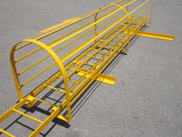 Фото Пожарная кровельная лестница