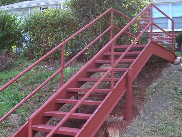 Фото Лестница в загородном поселке