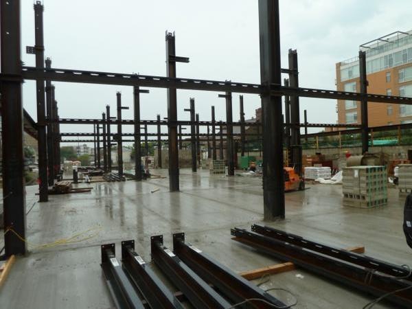 Фото Подготовка к монтажу перекрытий здания после установки колонн