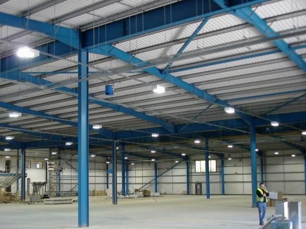 Фото Большое складское помещение