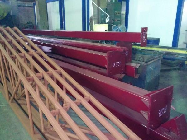 Фото Колонны и фермы в цеху