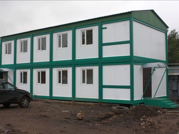 Фото Двухэтажное здание с внутренней лестницей