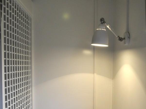 Фото На входе установлен стол для ведения отчетной документации