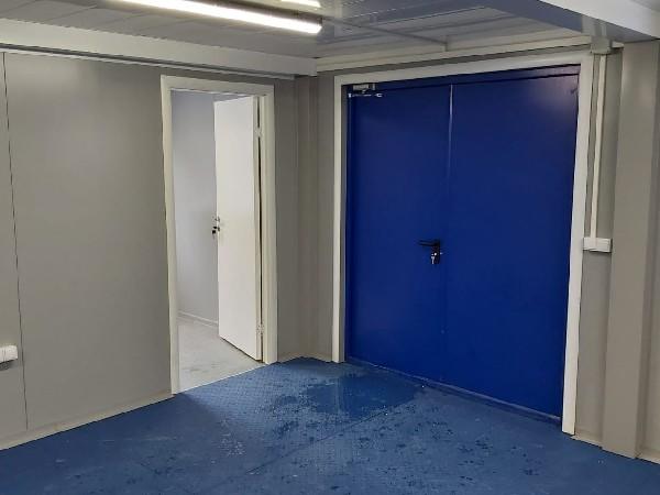 Фото Въездные ворота и бокс шиномонтажа