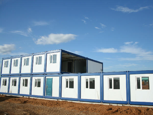 Фото Монтаж зданий на бетонных плитах