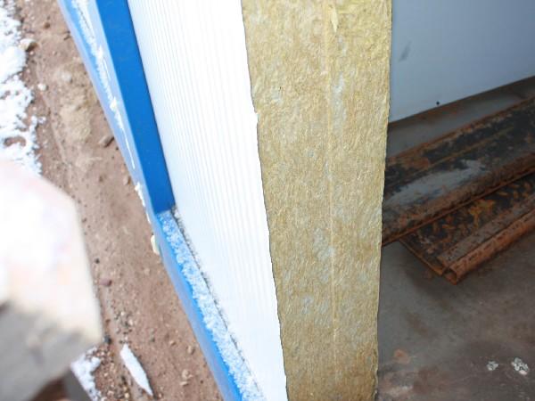 Фото Утепление бытовок утолщенными сэндвич панелями