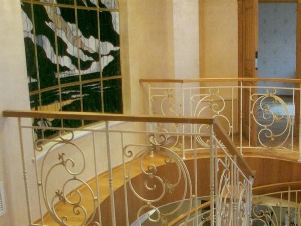 Фото Ограждения с деревянными поручнями от 2050 руб