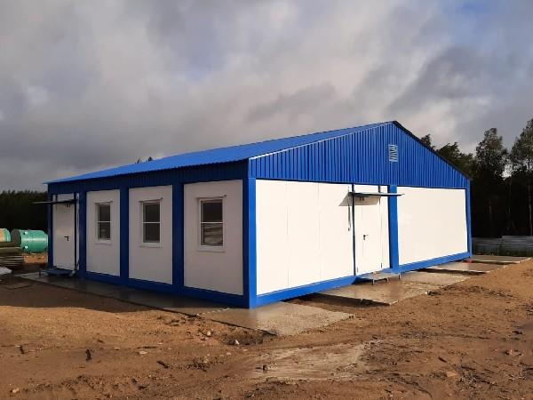 Фото Небольшое здание из 8 бытовок