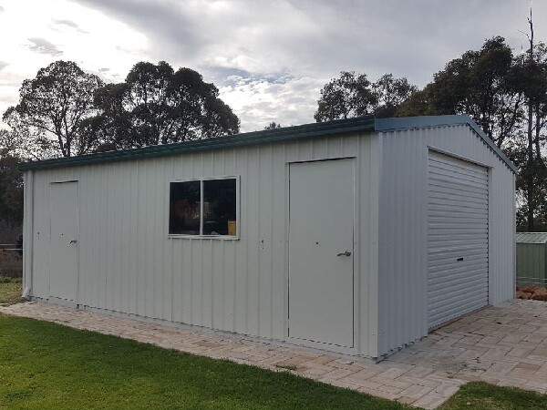 Фото Покрашенная металлическая бытовка