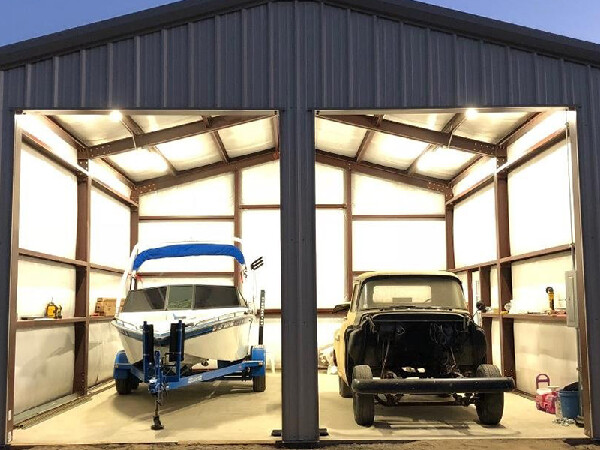 Фото Сборный гаражный сарай из стеновой сэндвич-панель