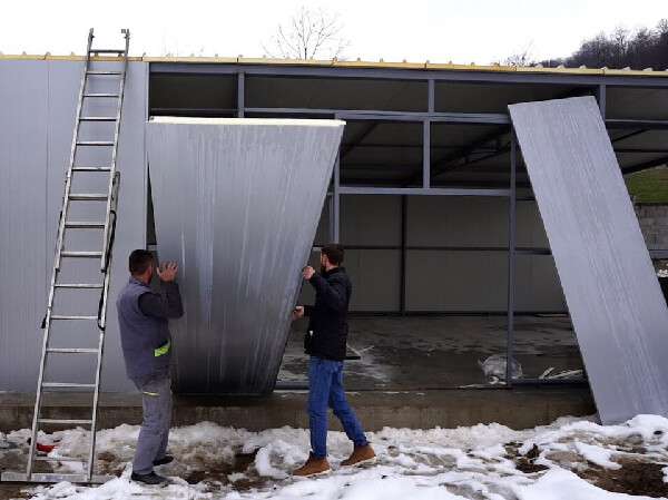 Фото Изготовление гаража из сэндвич панелей