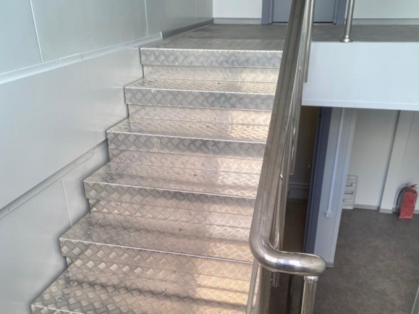 Фото Лестница из нержавейки