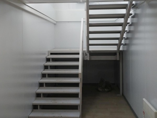 Фото Лестница из черной стали