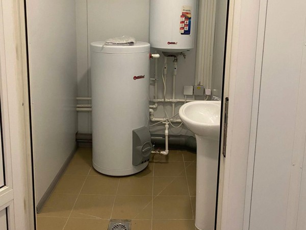 Фото Баки с водой в туалетном модулей