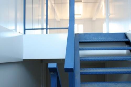 Фото Сварная внутренняя лестница с перилами