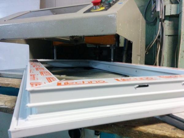 Фото Работа на углозачистном станке