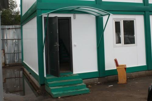 Фото Козырек из вальцованной трубы и поликарбоната