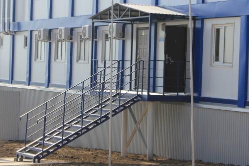 Фото Входная группа в штабе строительства