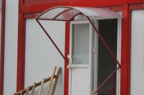 Фото Входная группа с козырьком и перилами