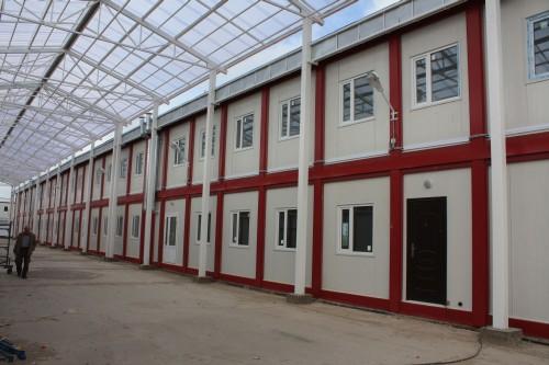 Фото Нестандартные фермы, установленные между двумя зданиями