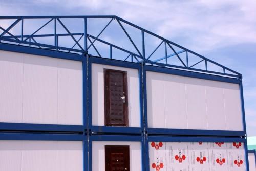 Фото Смонтированные фермы на здании шириной 14,5 метров