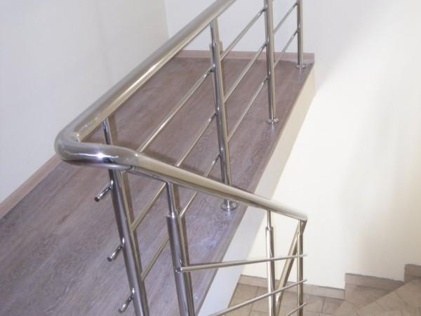 Фото Ограждение и лестница из нержавейки для бассейна