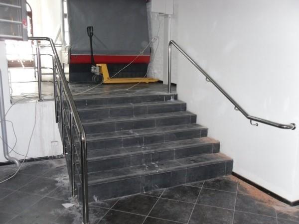 Фото Гнутые пристенные поручни